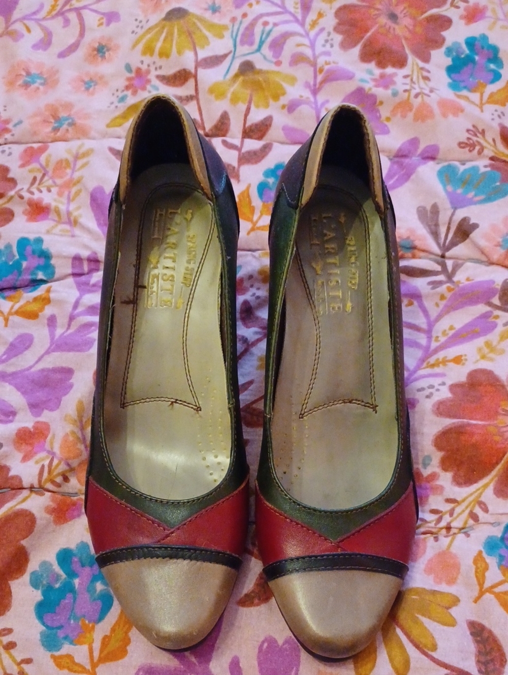 L'artiste Red, Green and Gold Leather Colorblock Pumps